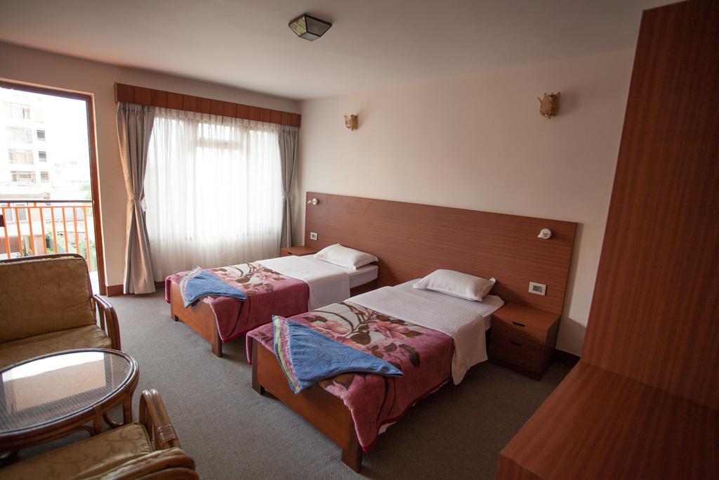Maya Guest House Thimi Eksteriør bilde