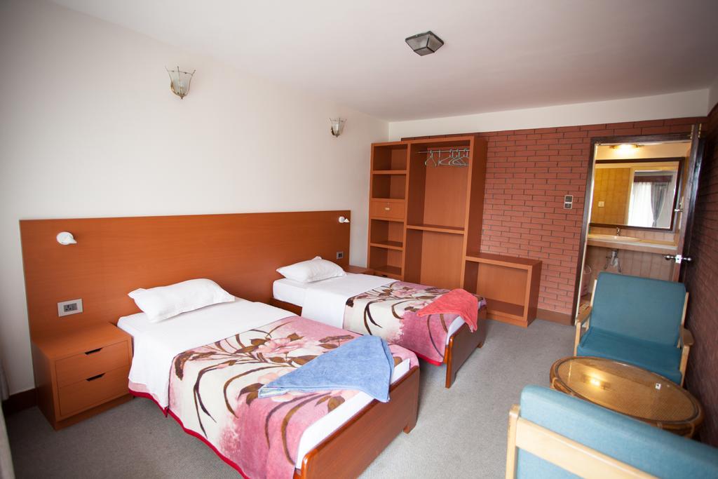 Maya Guest House Thimi Eksteriør bilde